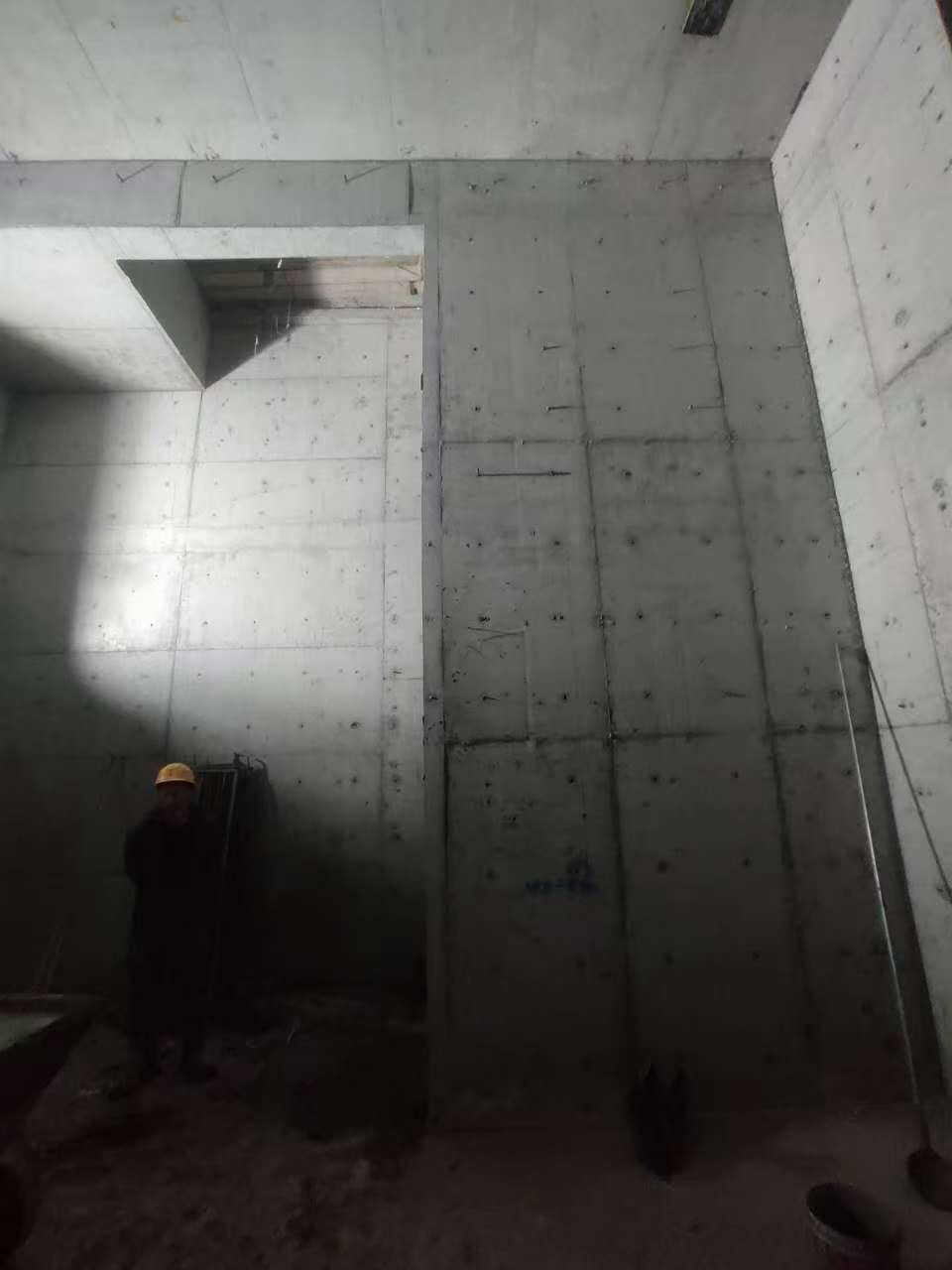 排湖风景区墙上开槽钢筋断了有影响吗